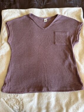 Women's Textured V-Neck Top with Pocket - Mauve